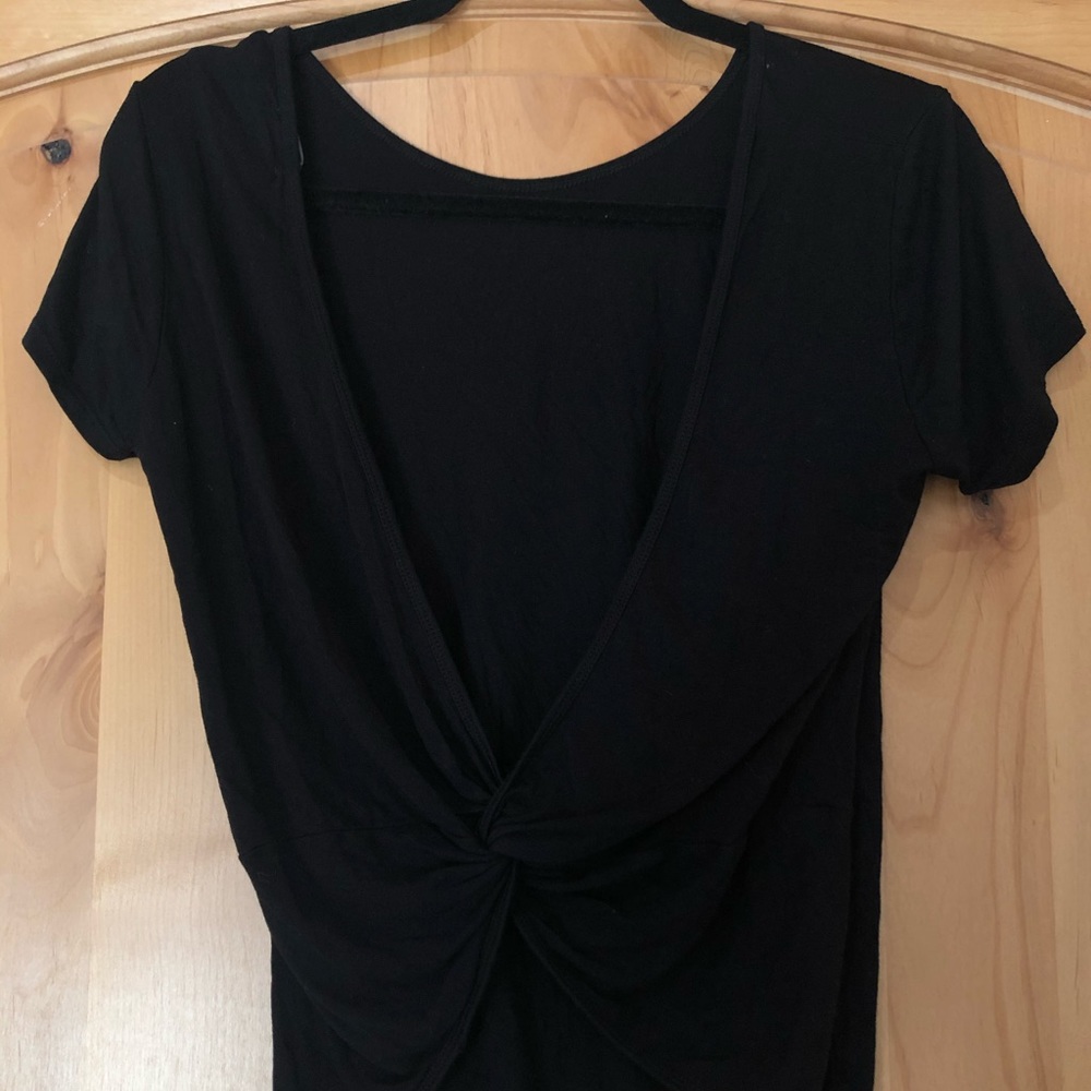 Knotted tee